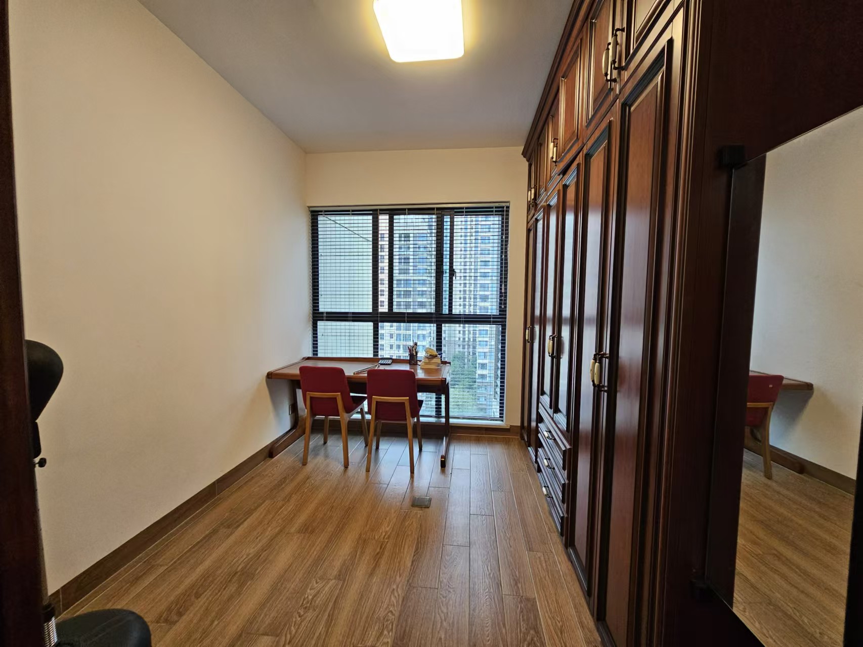 栗雨香堤  4室2厅2卫    2300.0元/月 栗雨香堤  4室2厅2卫    2300.0元/月室内图