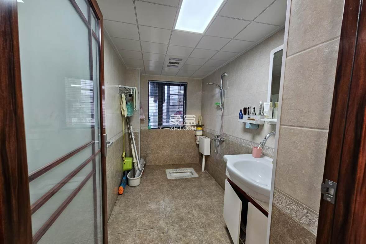 栗雨香堤  4室2厅2卫    2300.0元/月 栗雨香堤  4室2厅2卫    2300.0元/月室内图