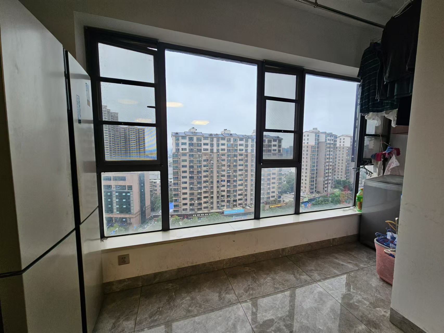 栗雨香堤  4室2厅2卫    2300.0元/月 栗雨香堤  4室2厅2卫    2300.0元/月室内图