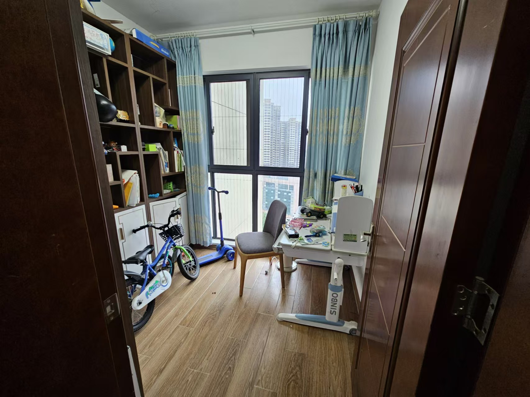 栗雨香堤  4室2厅2卫    2300.0元/月 栗雨香堤  4室2厅2卫    2300.0元/月室内图