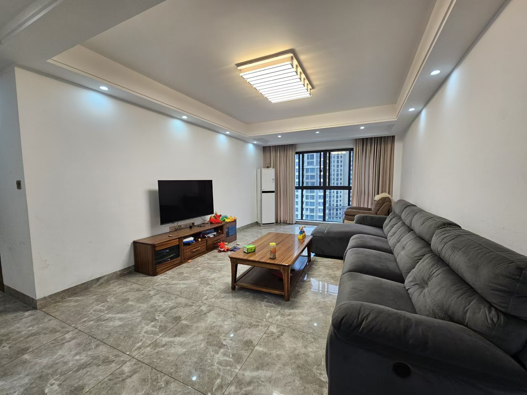 栗雨香堤  4室2厅2卫    2300.0元/月 栗雨香堤  4室2厅2卫    2300.0元/月室内图