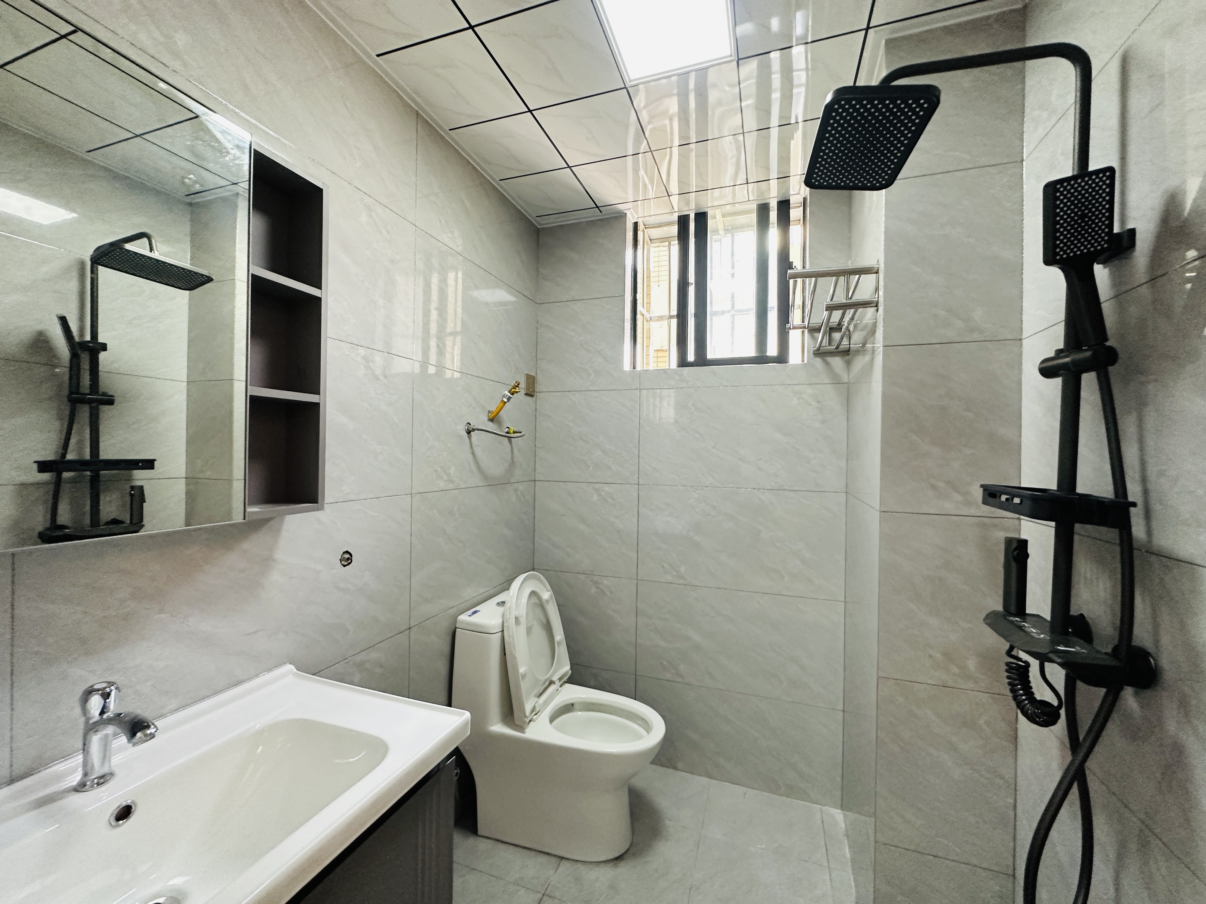 秀山观海苑 1室1厅1卫 45.0万 秀山观海苑 1室1厅1卫 45.0万卫生间