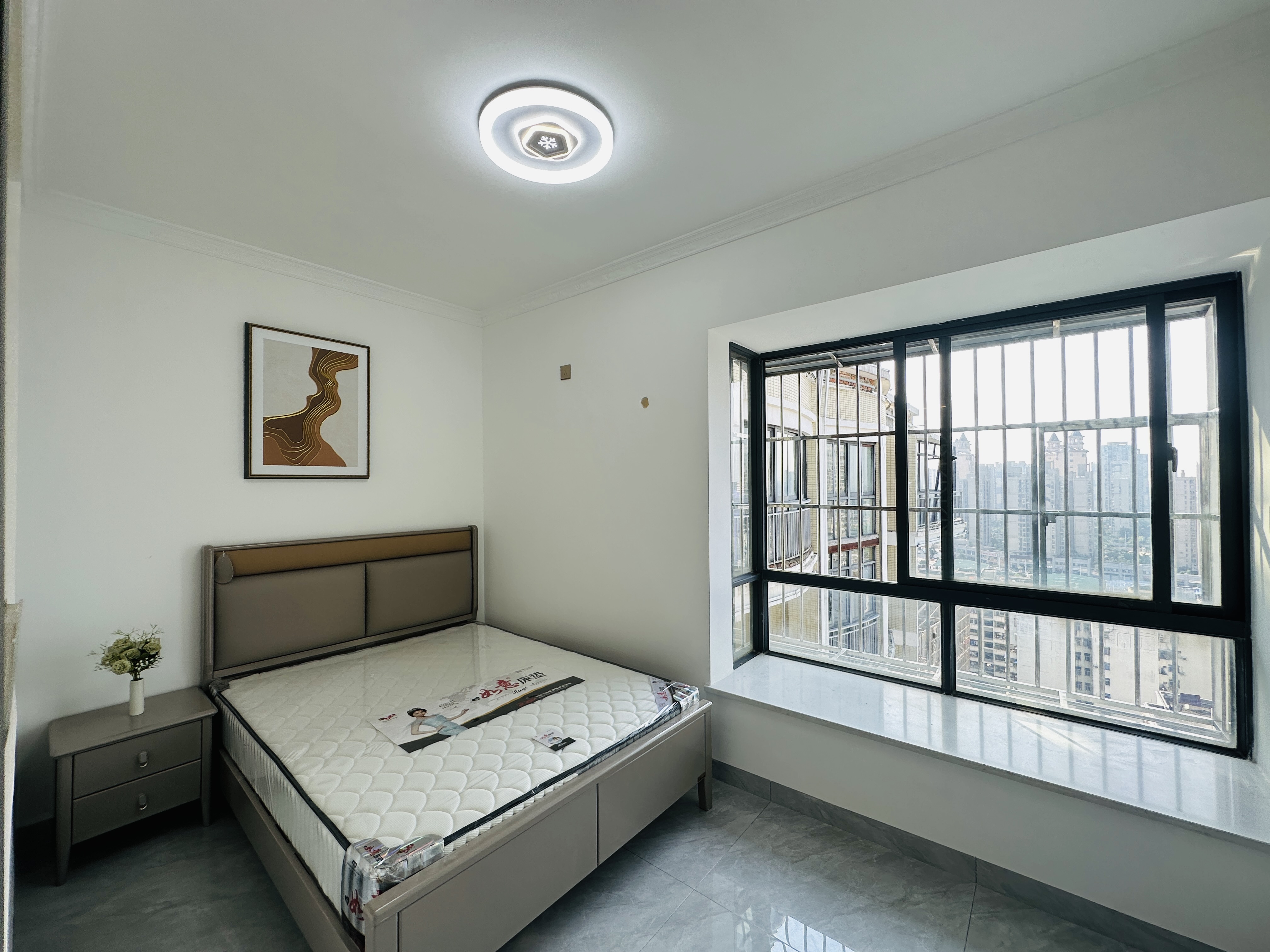 秀山观海苑 1室1厅1卫 45.0万 秀山观海苑 1室1厅1卫 45.0万卧室