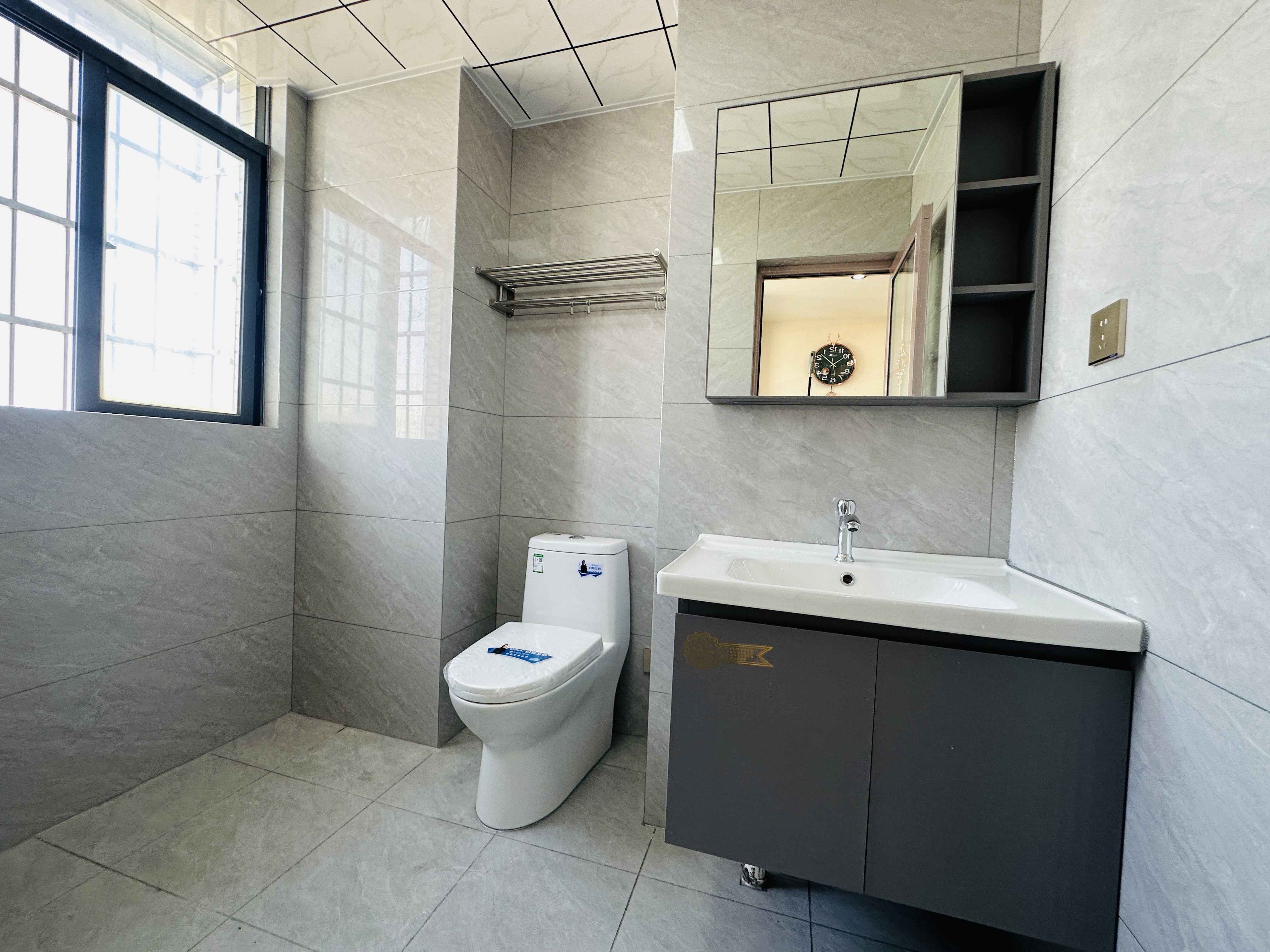 秀山观海苑 2室1厅1卫 83.0万 秀山观海苑 2室1厅1卫 83.0万卫生间