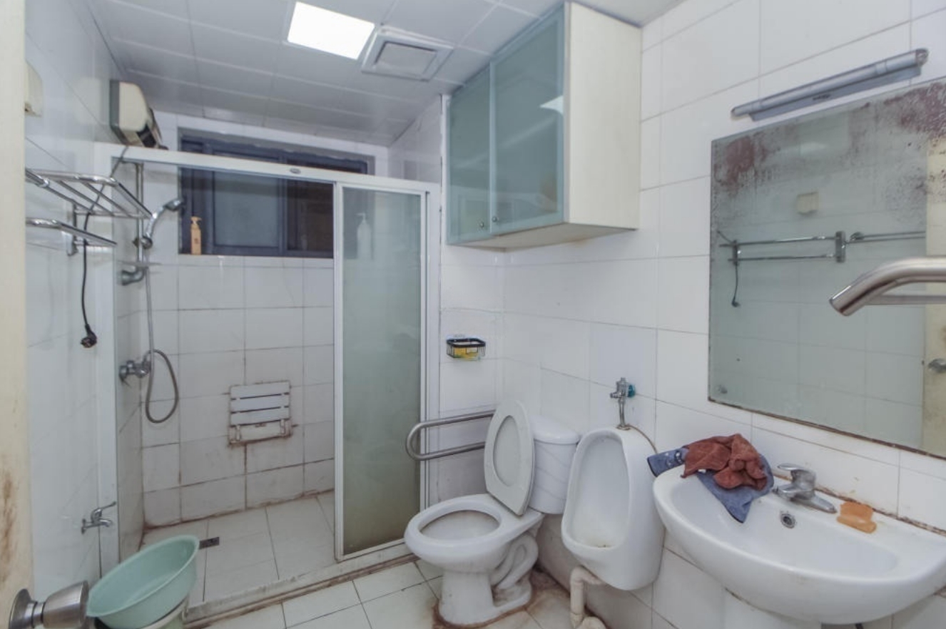 阳光100一期、四五期 4室2厅2卫 2600.0元/月 阳光100一期、四五期 4室2厅2卫 2600.0元/月室内图