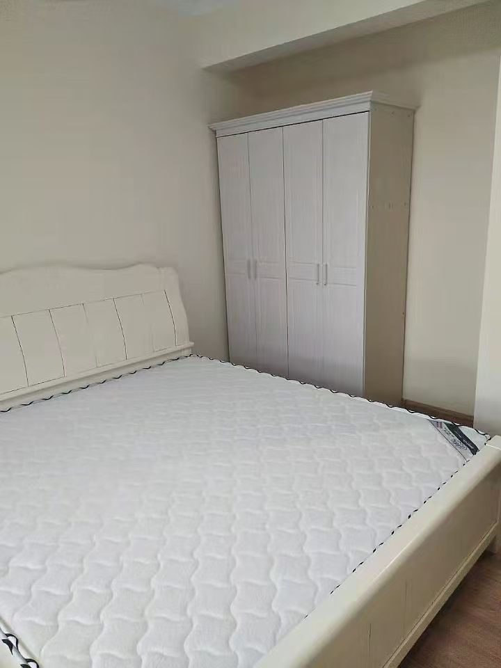 碧桂园公园壹号(凯怡茗苑) 3室2厅1卫 1600.0元/月 碧桂园公园壹号(凯怡茗苑) 3室2厅1卫 1600.0元/月室内图