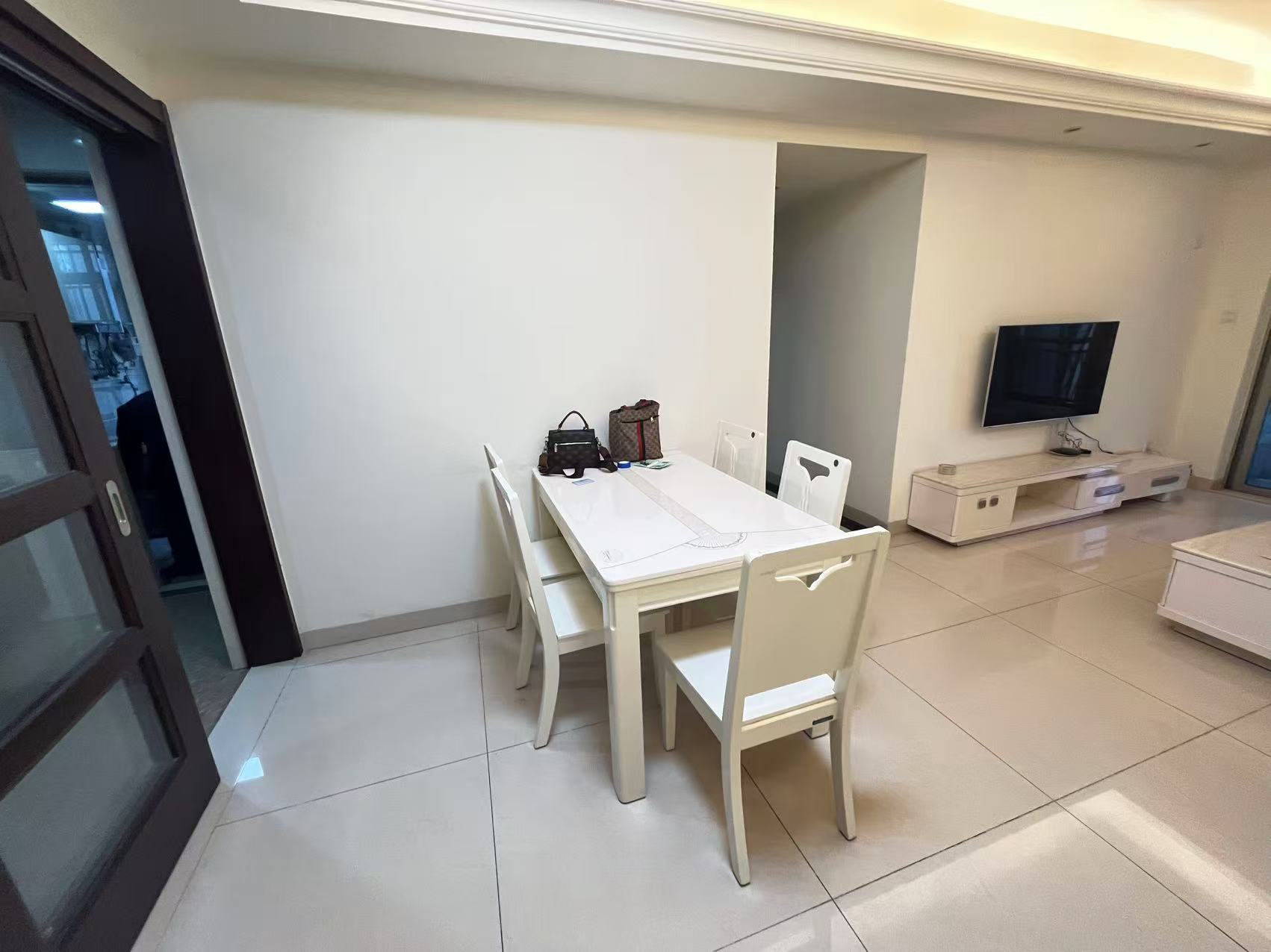 碧桂园 3室2厅1卫 1800.0元/月 碧桂园 3室2厅1卫 1800.0元/月室内图