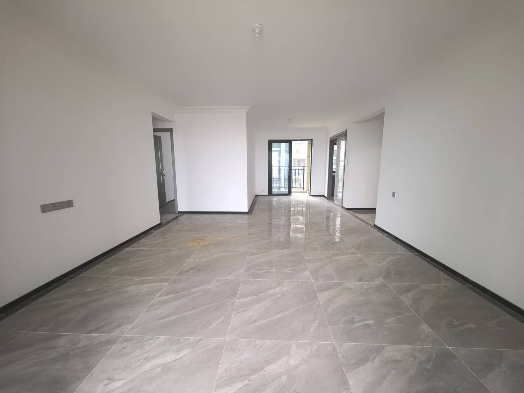 碧桂园华府(碧桂园五期)  4室2厅2卫    76.8万 碧桂园华府(碧桂园五期)  4室2厅2卫    76.8万室内图