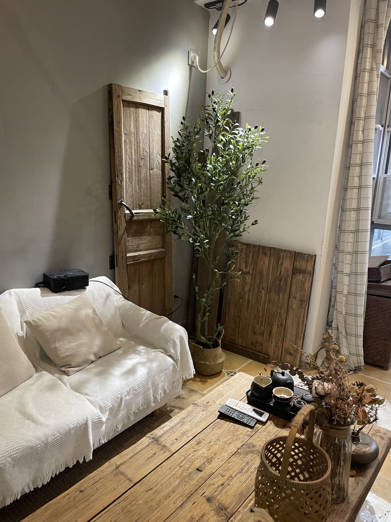 英尚国际  1室1厅1卫    2480.0元/月 英尚国际  1室1厅1卫    2480.0元/月室内图1