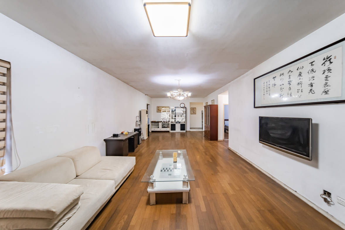 阳光100一期、四五期 4室2厅2卫 102.0万 阳光100一期、四五期 4室2厅2卫 102.0万客厅