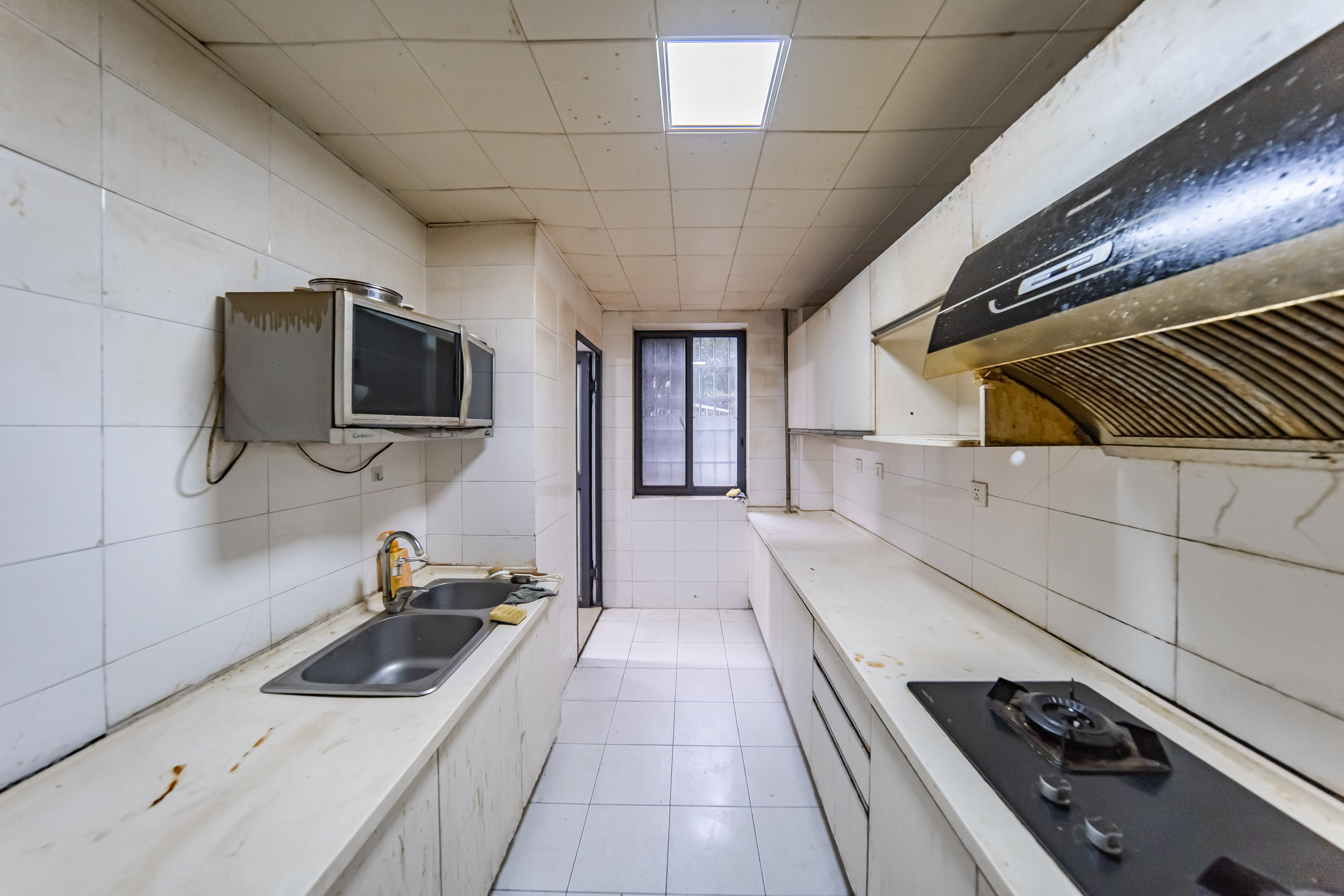 阳光100一期、四五期 4室2厅2卫 102.0万 阳光100一期、四五期 4室2厅2卫 102.0万厨房