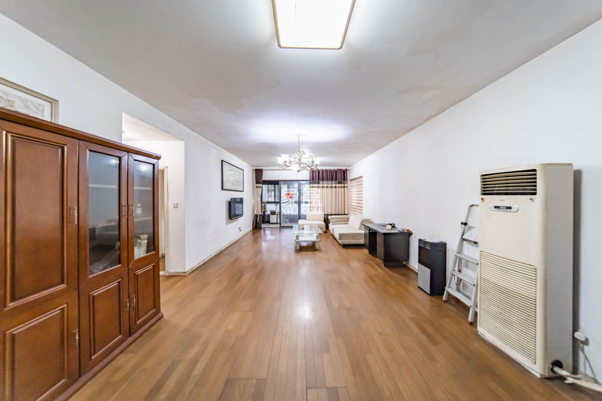 阳光100一期、四五期 4室2厅2卫 102.0万 阳光100一期、四五期 4室2厅2卫 102.0万客厅