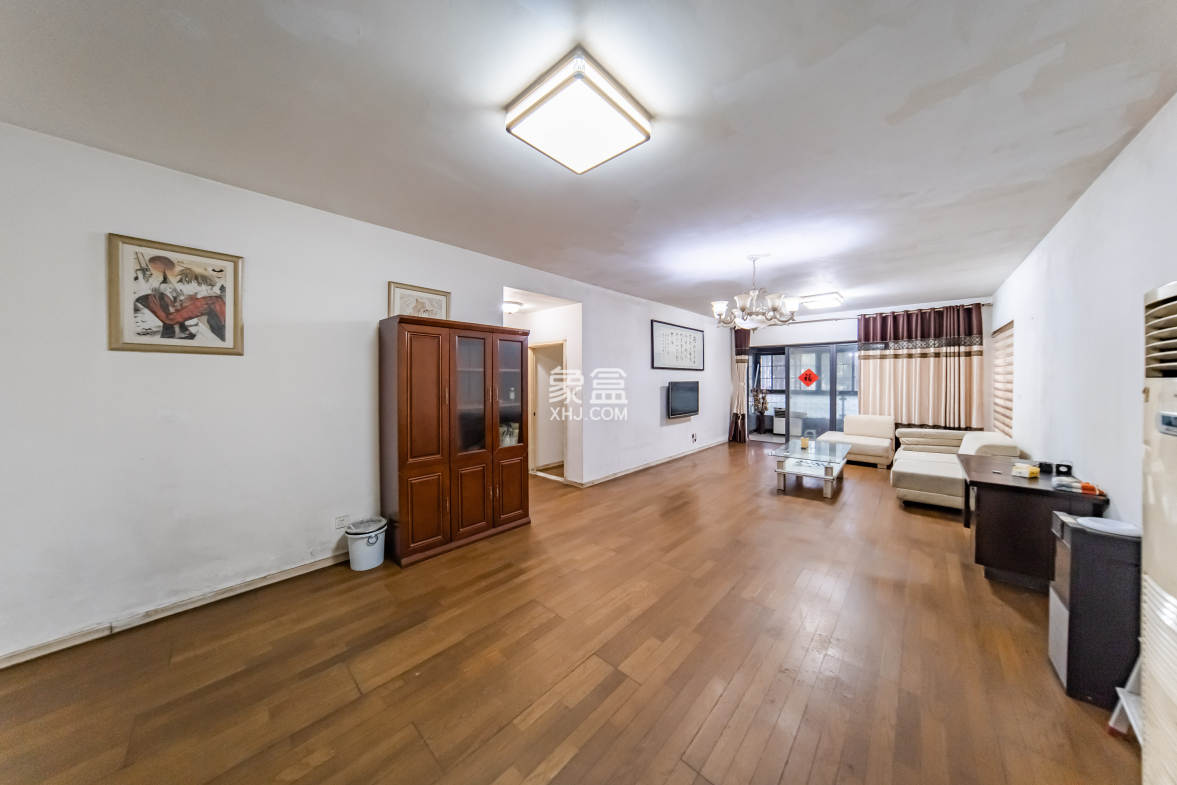 阳光100一期、四五期 4室2厅2卫 102.0万 阳光100一期、四五期 4室2厅2卫 102.0万客厅