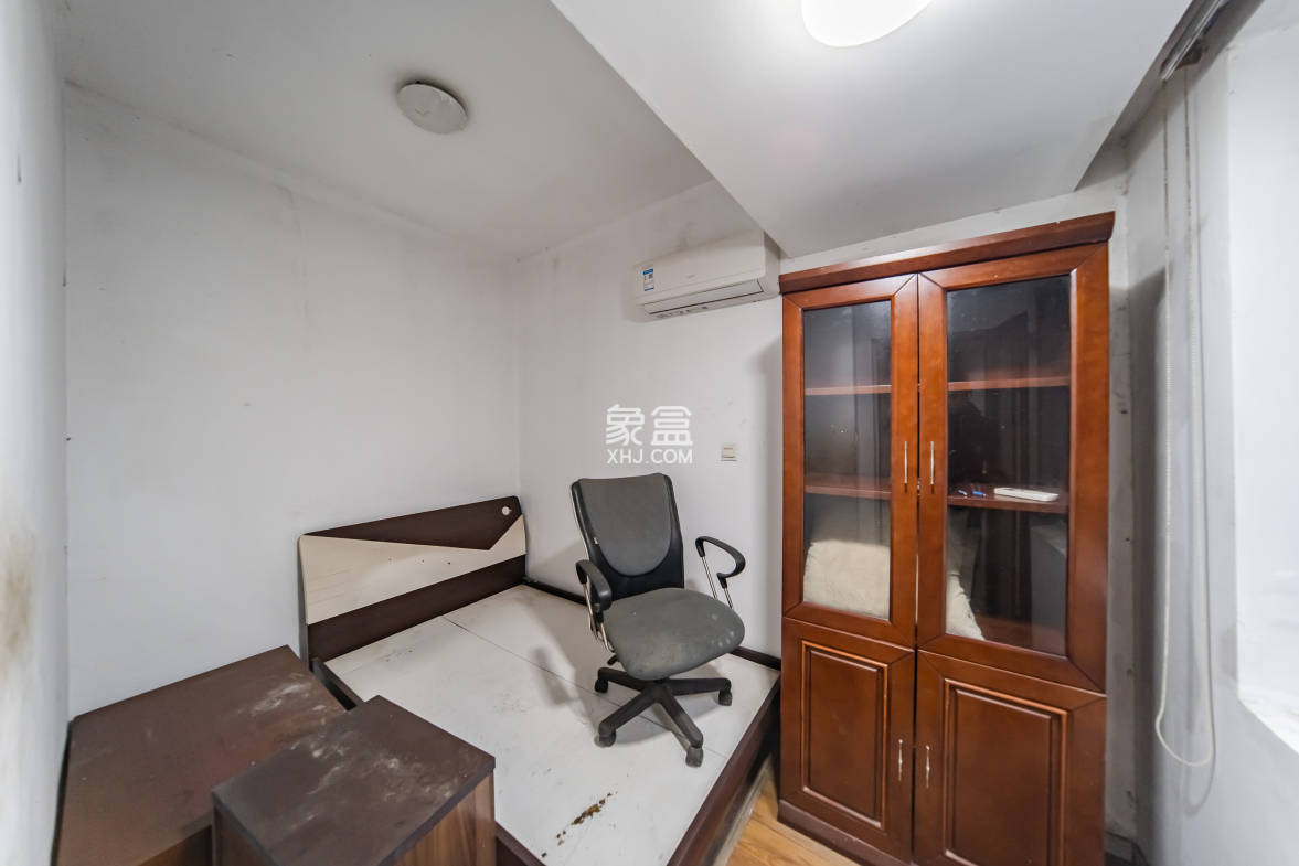 阳光100一期、四五期 4室2厅2卫 102.0万 阳光100一期、四五期 4室2厅2卫 102.0万卧室