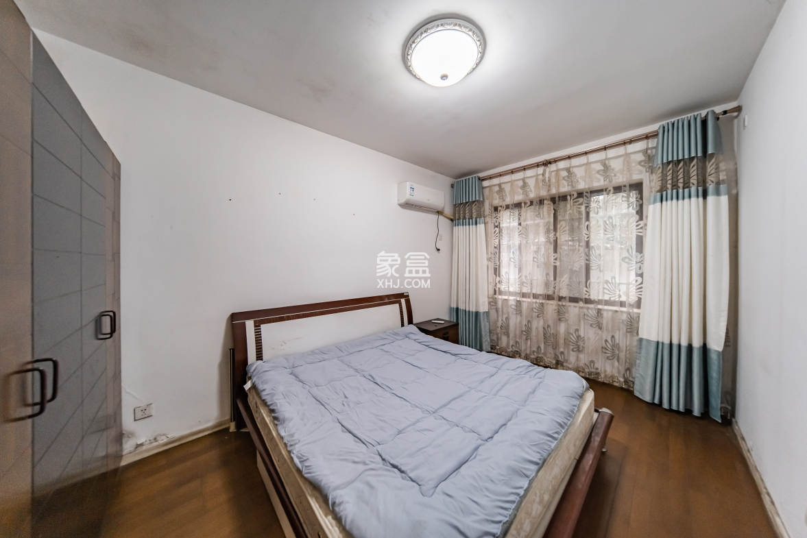 阳光100一期、四五期 4室2厅2卫 102.0万 阳光100一期、四五期 4室2厅2卫 102.0万卧室