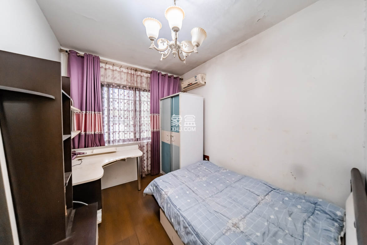 阳光100一期、四五期 4室2厅2卫 102.0万 阳光100一期、四五期 4室2厅2卫 102.0万卧室