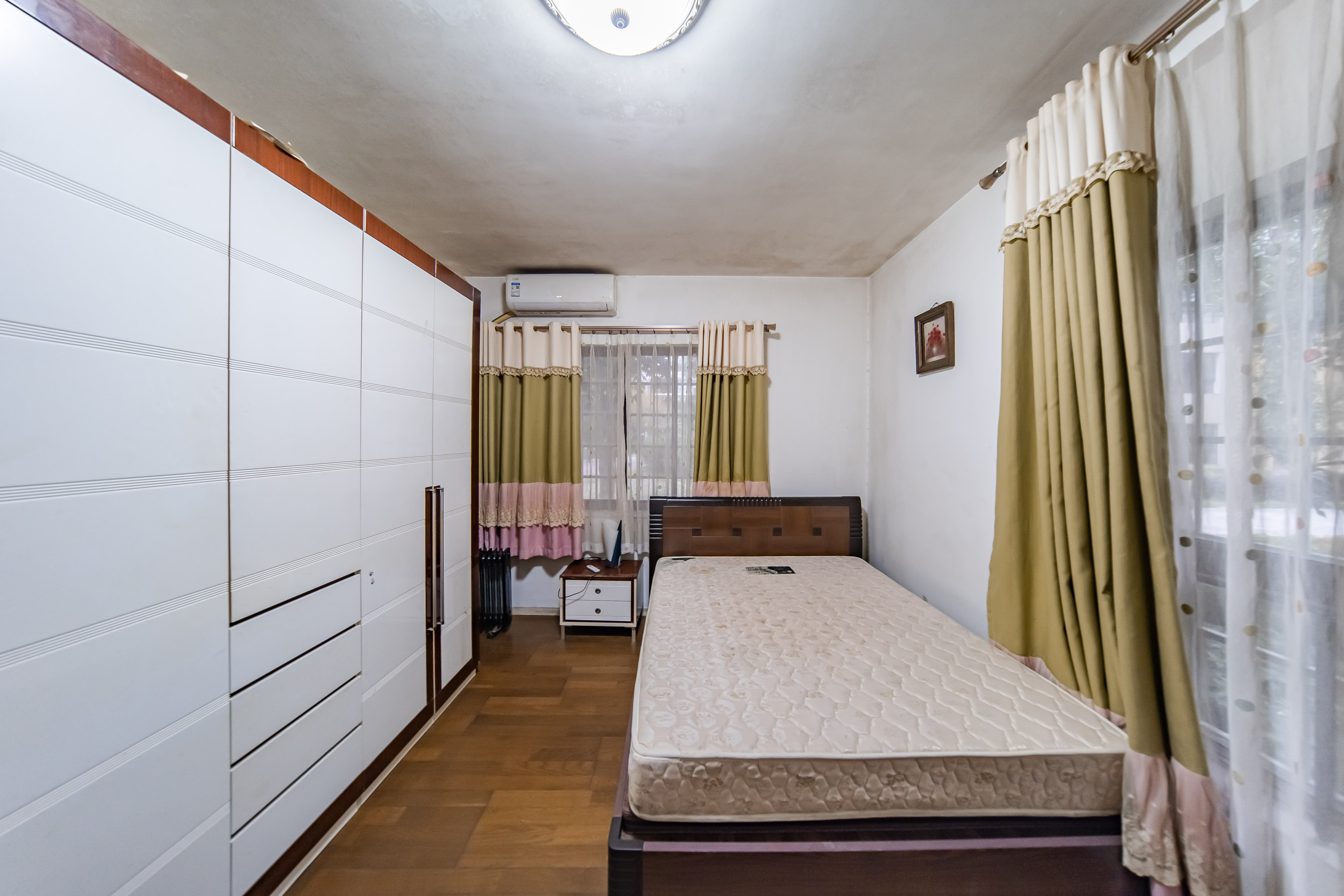 阳光100一期、四五期 4室2厅2卫 102.0万 阳光100一期、四五期 4室2厅2卫 102.0万卧室