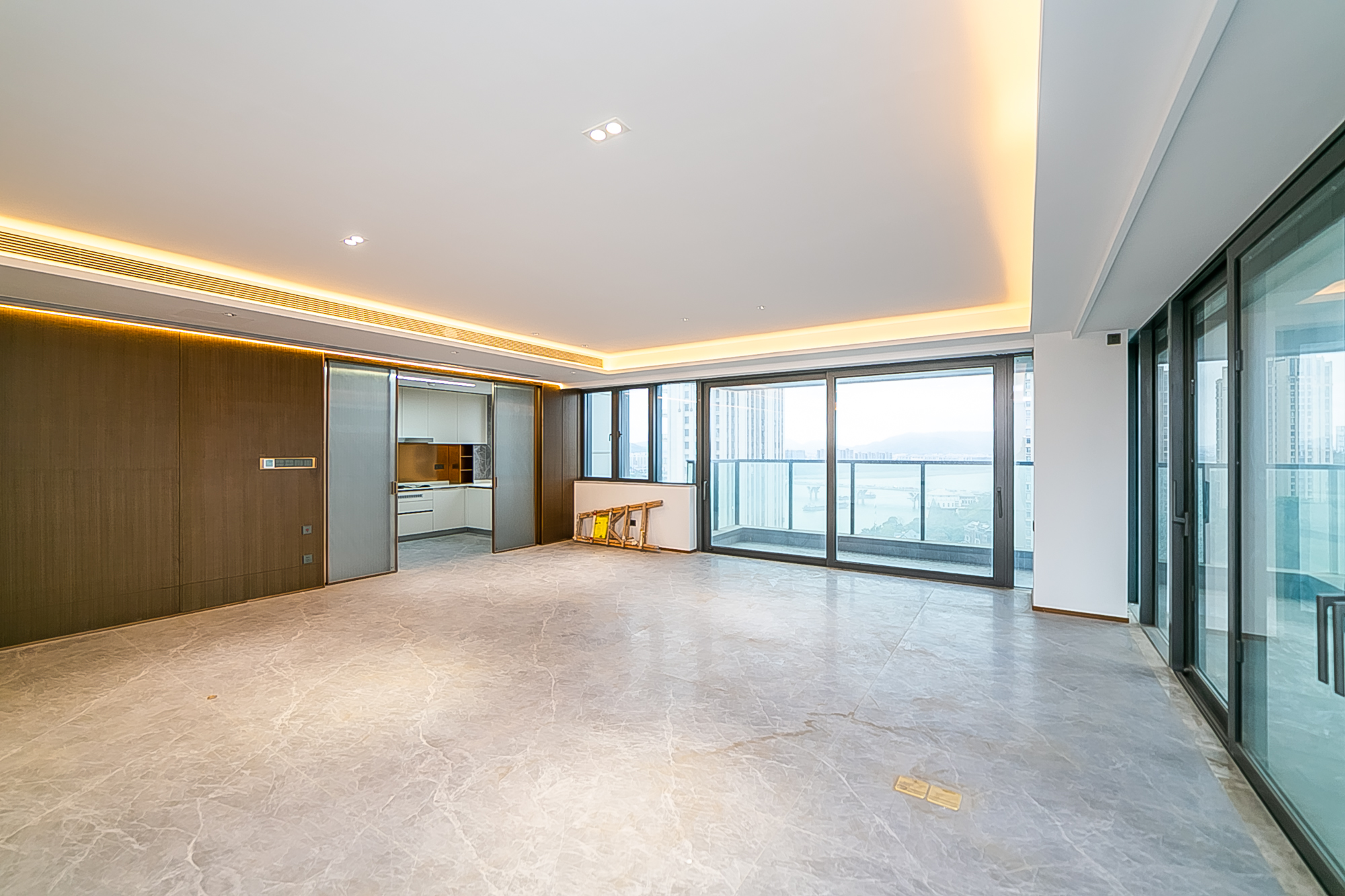 万科紫台  4室2厅3卫   510.00万客厅