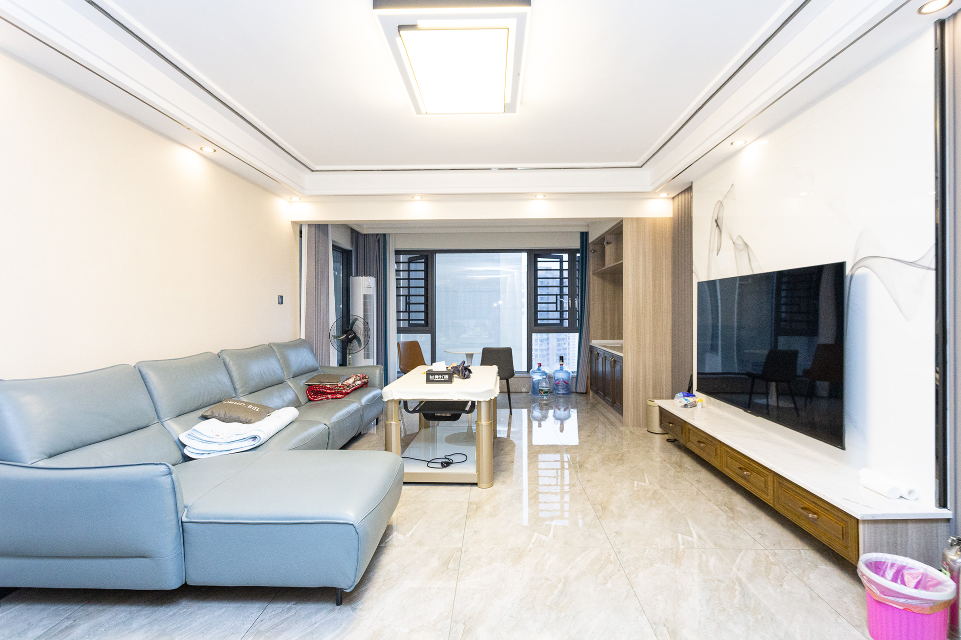 万润滨江天著  4室2厅2卫    185.0万 万润滨江天著  4室2厅2卫    185.0万客厅