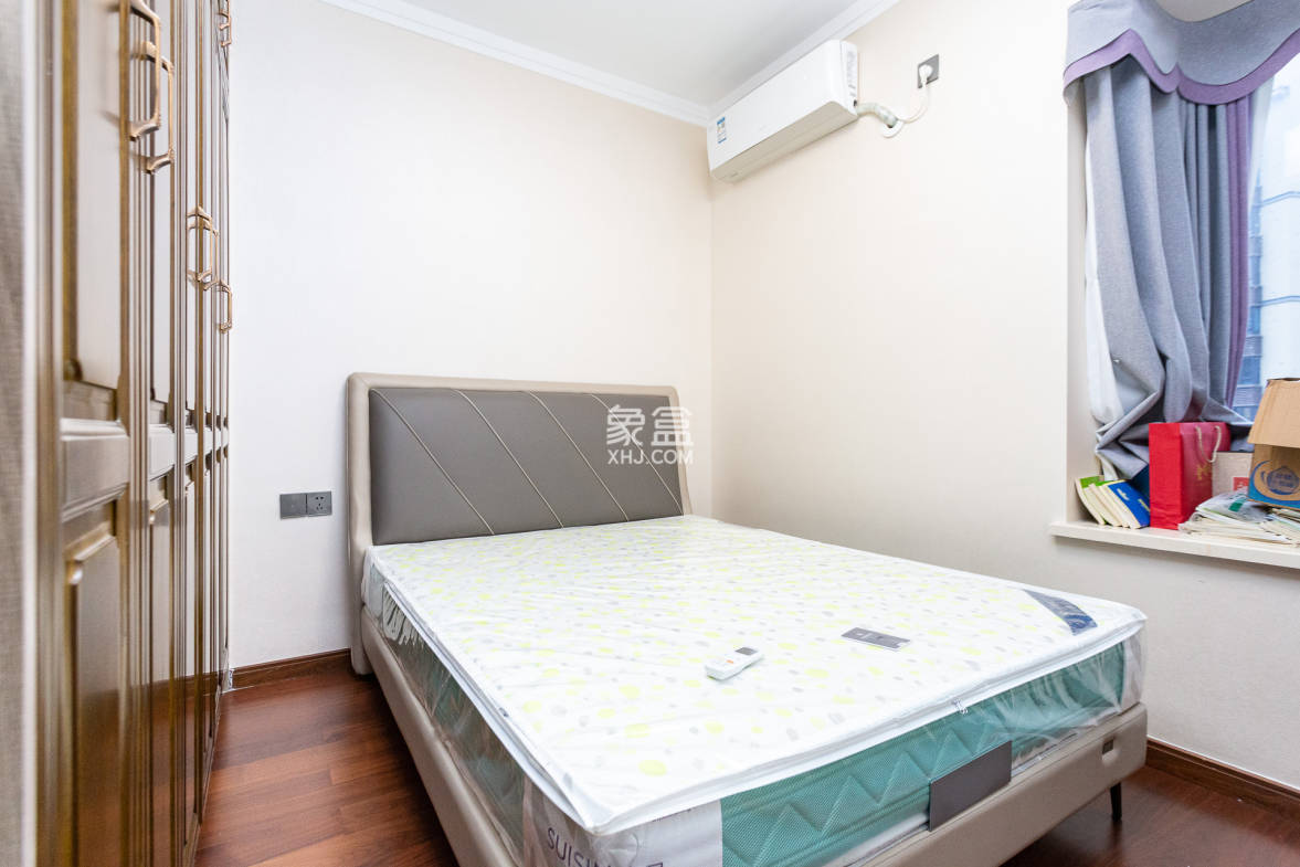 万润滨江天著  4室2厅2卫    185.0万 万润滨江天著  4室2厅2卫    185.0万卧室