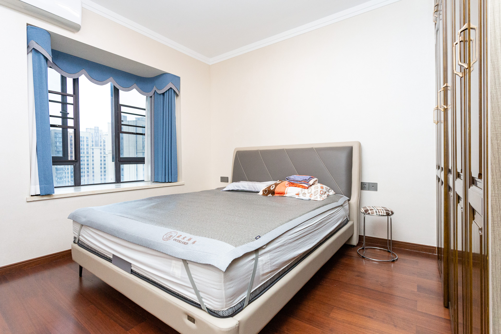 万润滨江天著  4室2厅2卫    185.0万 万润滨江天著  4室2厅2卫    185.0万卧室