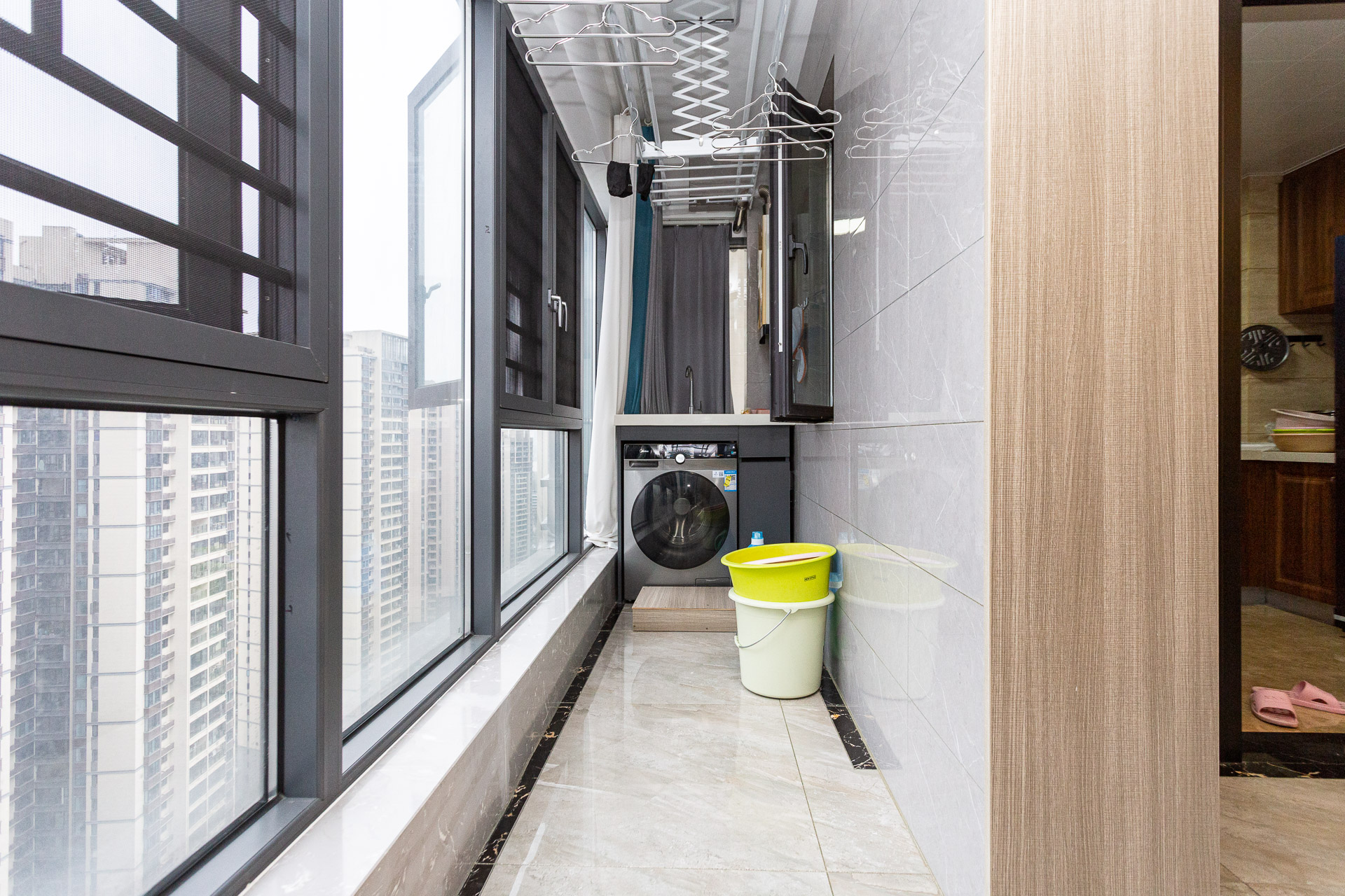 万润滨江天著  4室2厅2卫    185.0万 万润滨江天著  4室2厅2卫    185.0万阳台