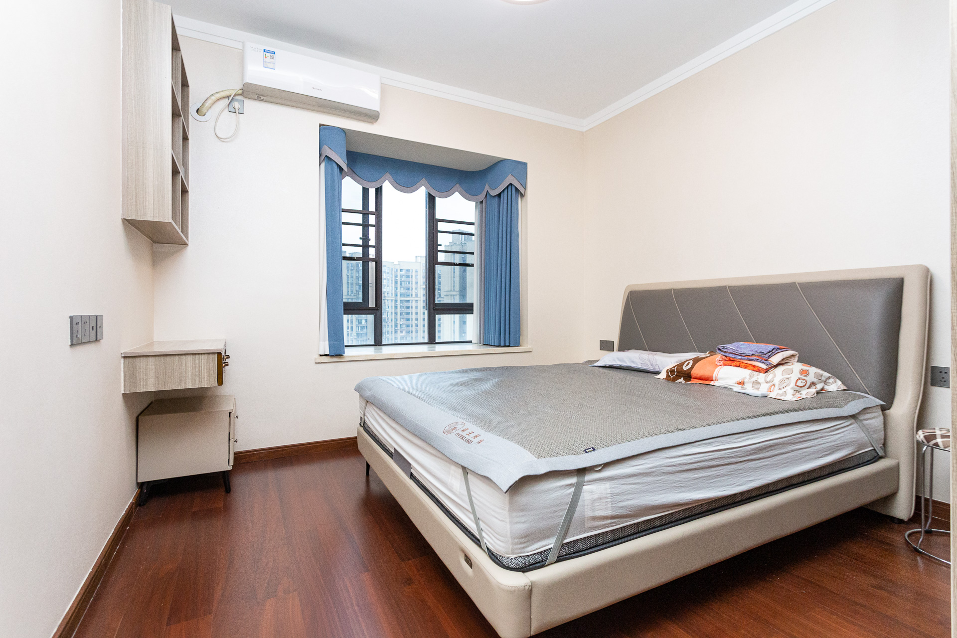 万润滨江天著  4室2厅2卫    185.0万 万润滨江天著  4室2厅2卫    185.0万卧室