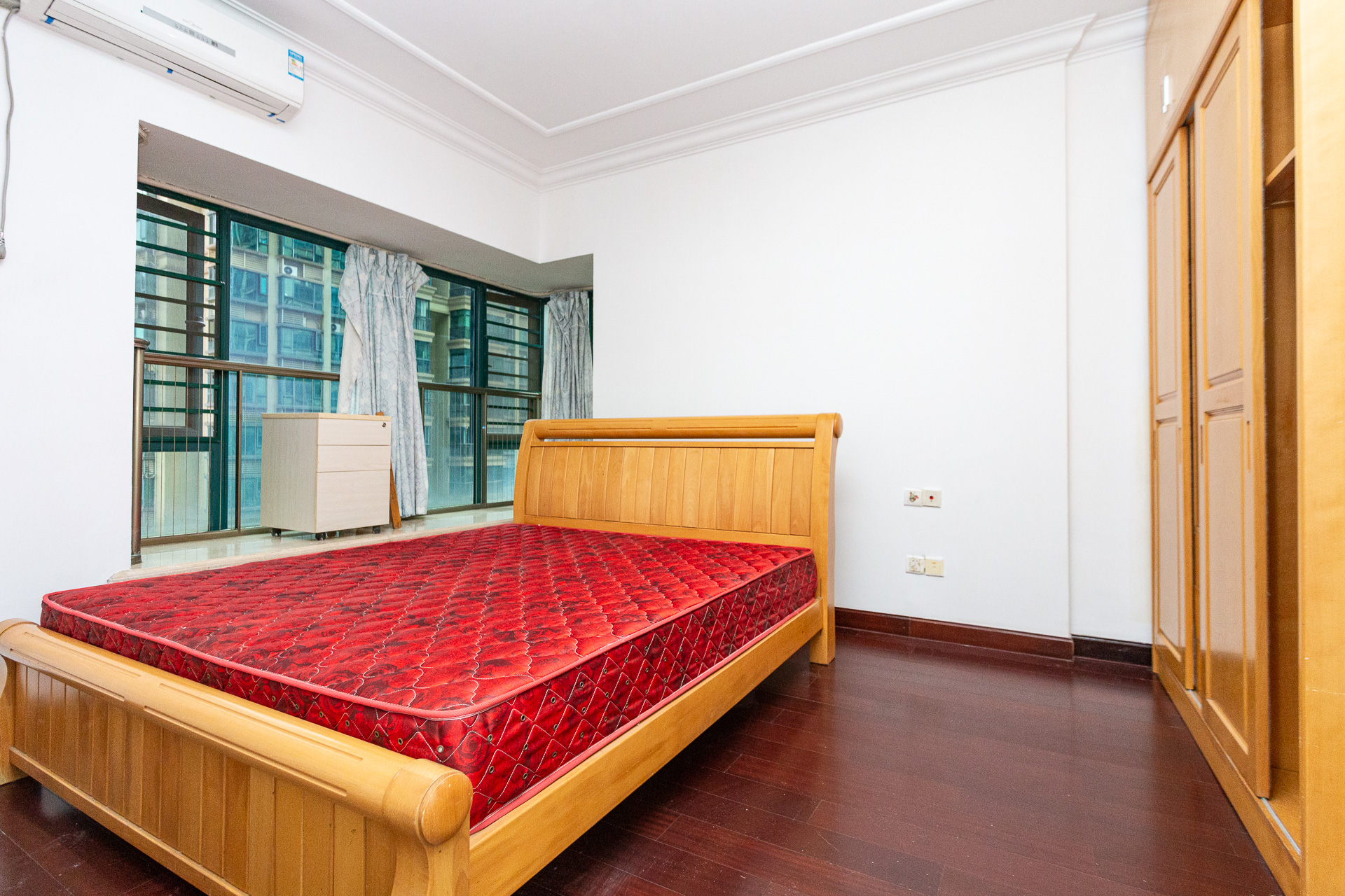 恒大名都 3室2厅2卫 60.0万 恒大名都 3室2厅2卫 60.0万卧室