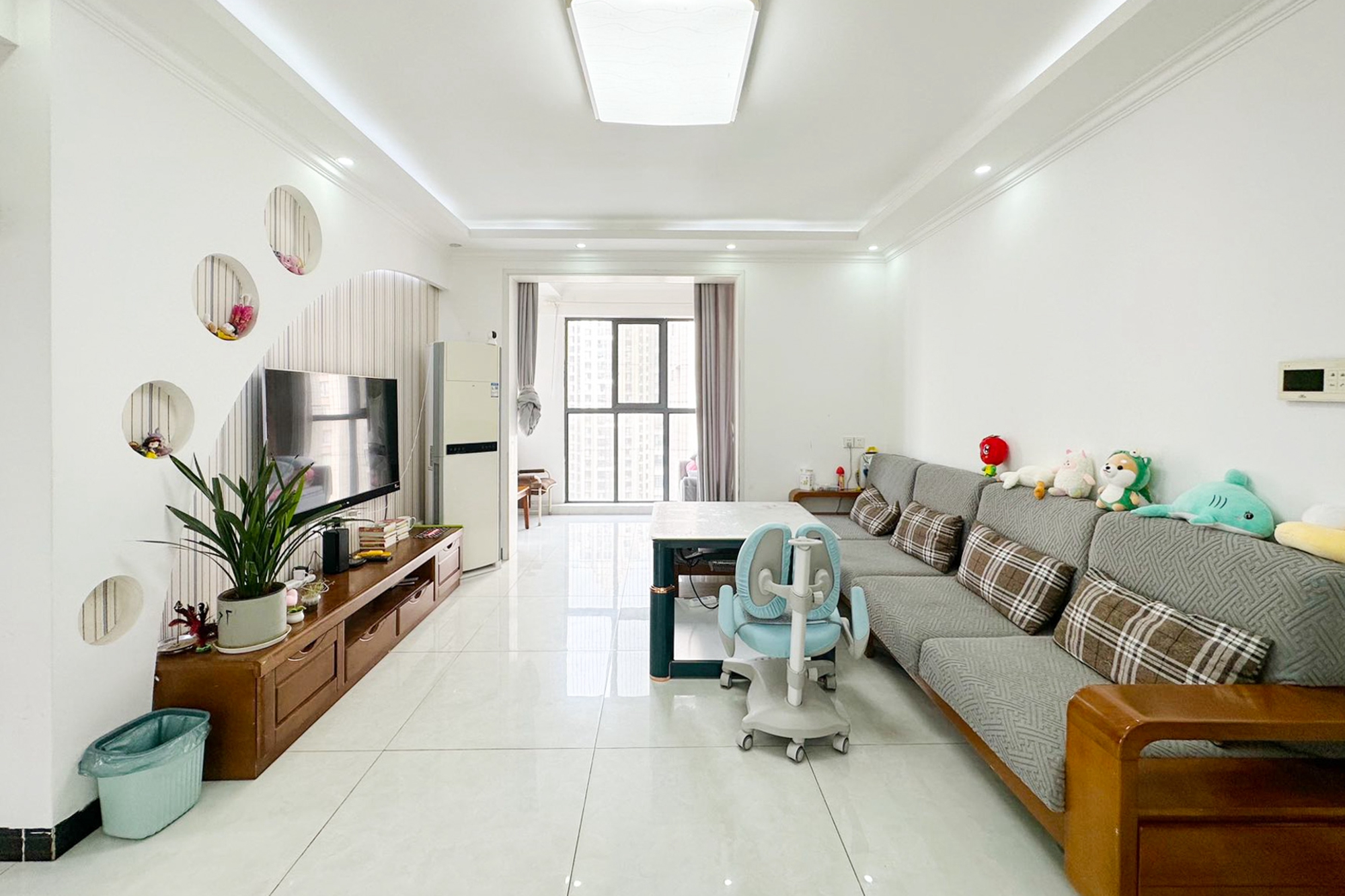 印山蓝色海岸  2室2厅1卫    59.8万 印山蓝色海岸  2室2厅1卫    59.8万客厅