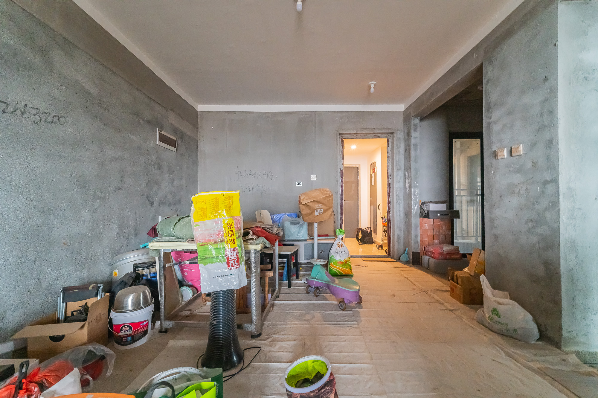 深业睿城  3室2厅2卫    92.8万 深业睿城  3室2厅2卫    92.8万客厅