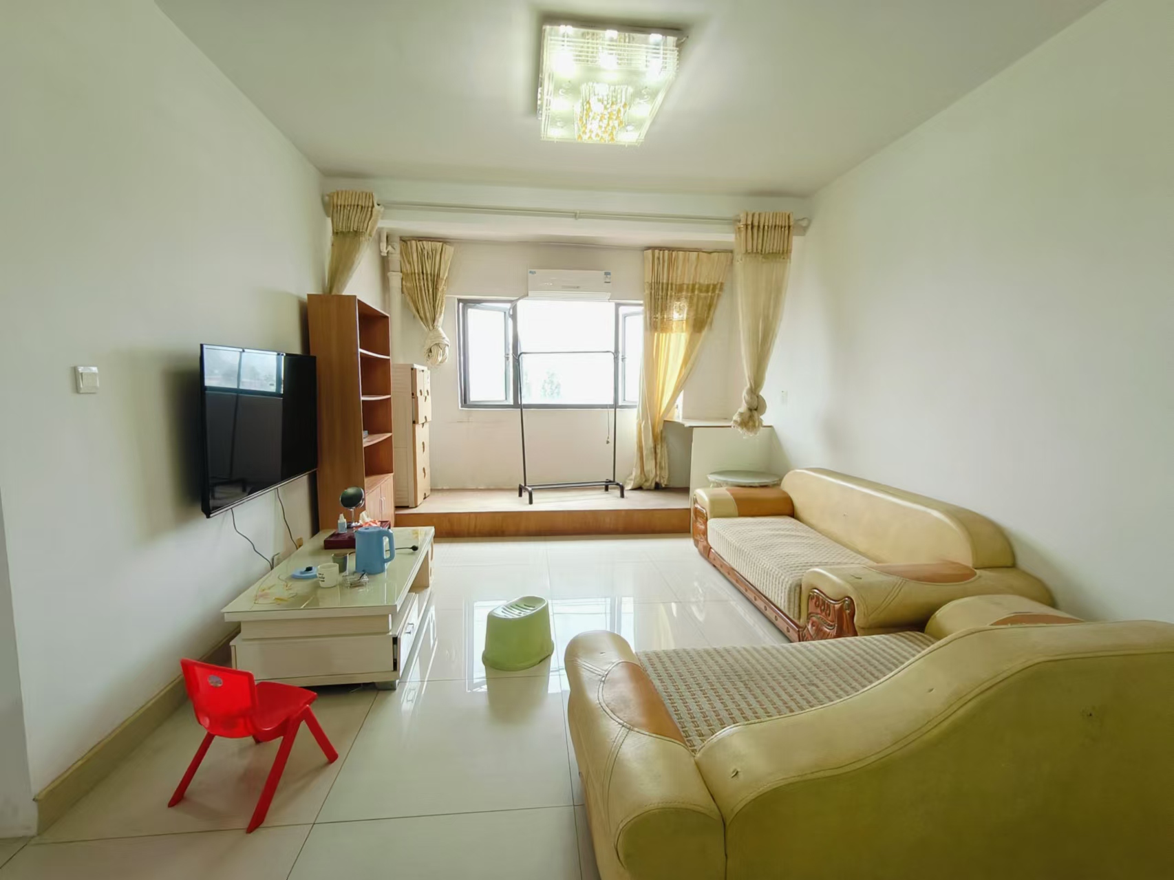 华晨御园 2室2厅1卫 1400.0元/月 华晨御园 2室2厅1卫 1400.0元/月室内图