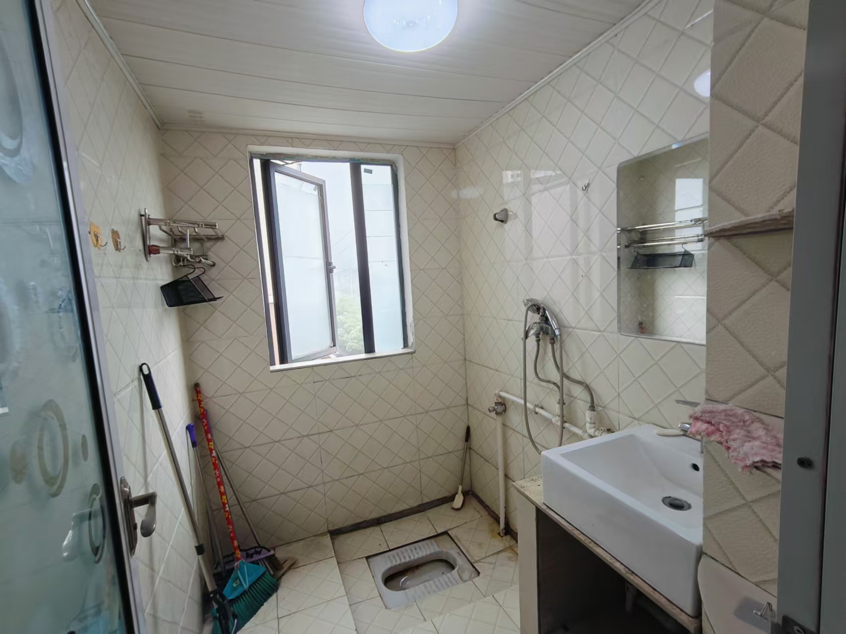 华晨御园 2室2厅1卫 1400.0元/月 华晨御园 2室2厅1卫 1400.0元/月室内图