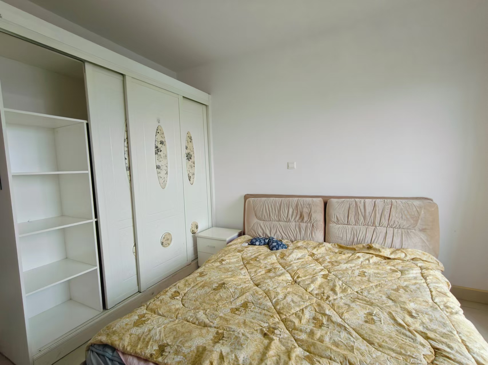 华晨御园 2室2厅1卫 1400.0元/月 华晨御园 2室2厅1卫 1400.0元/月室内图