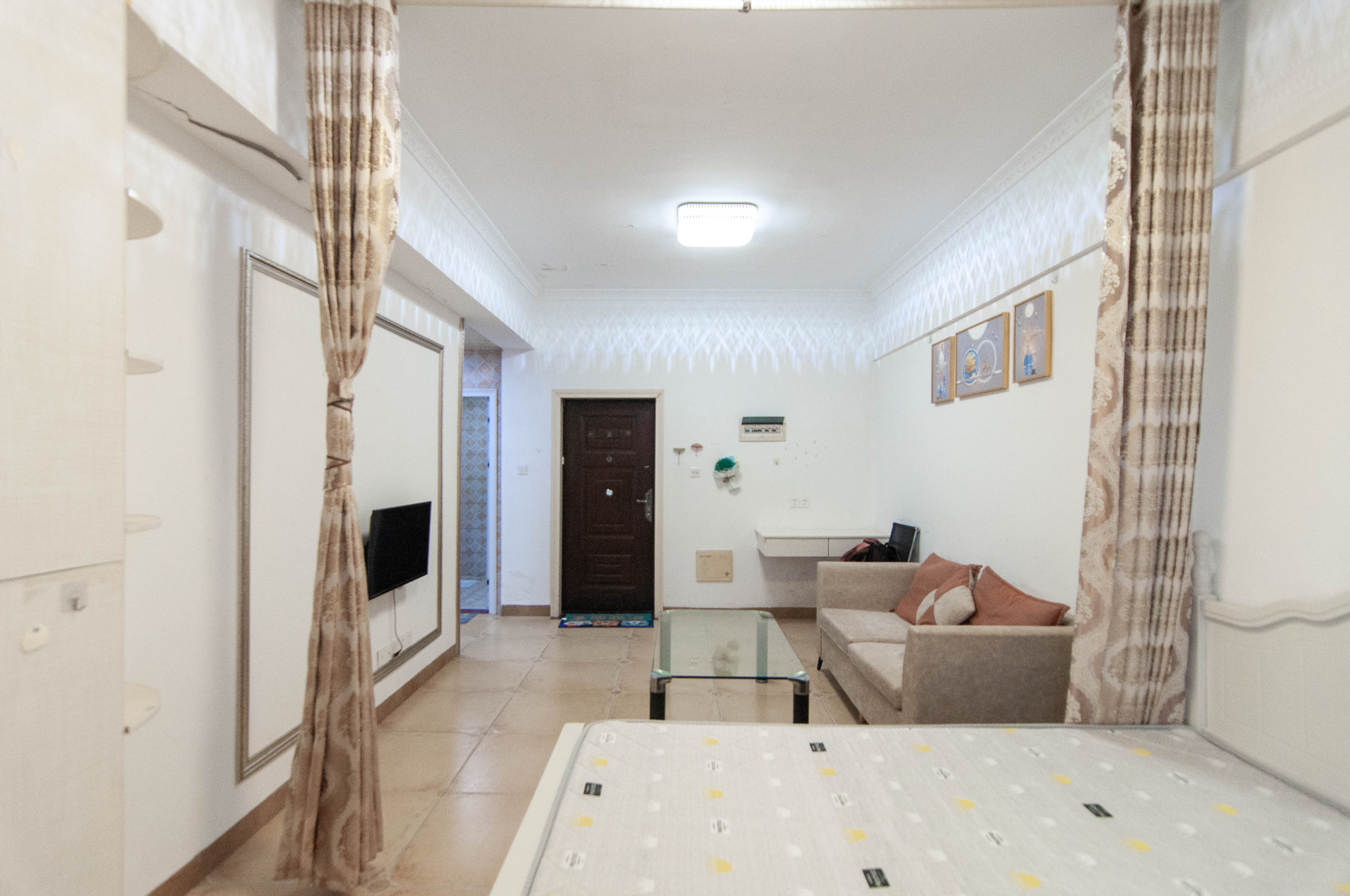 地华梅溪湖畔  1室1厅1卫    34.8万 地华梅溪湖畔  1室1厅1卫    34.8万客厅