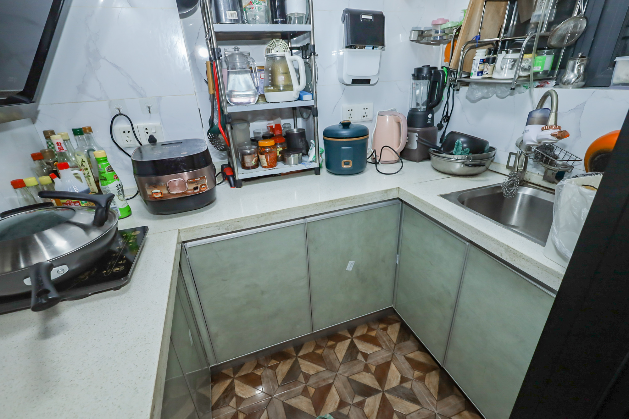 西山汇景一、二期 1室1厅1卫 42.8万 西山汇景一、二期 1室1厅1卫 42.8万厨房