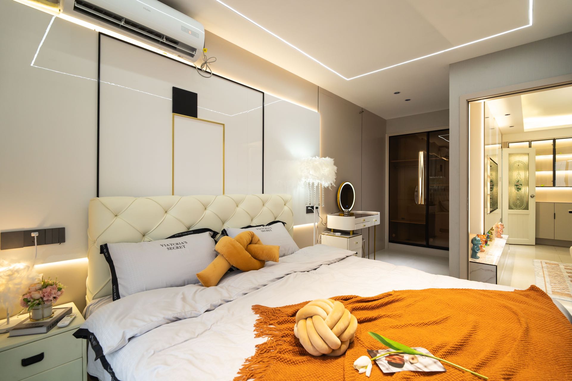 新时代广场  1室2厅1卫    2758.0元/月 新时代广场  1室2厅1卫    2758.0元/月室内图