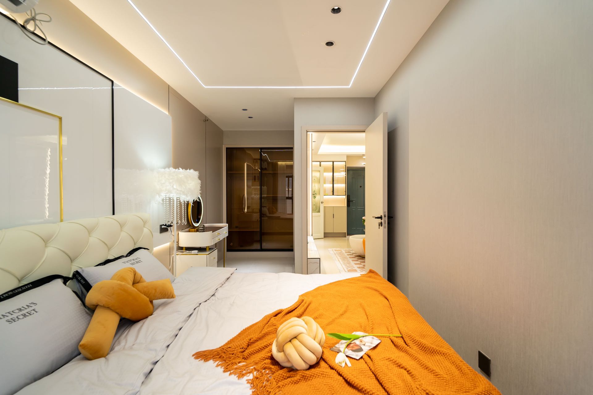 新时代广场  1室2厅1卫    2758.0元/月 新时代广场  1室2厅1卫    2758.0元/月室内图