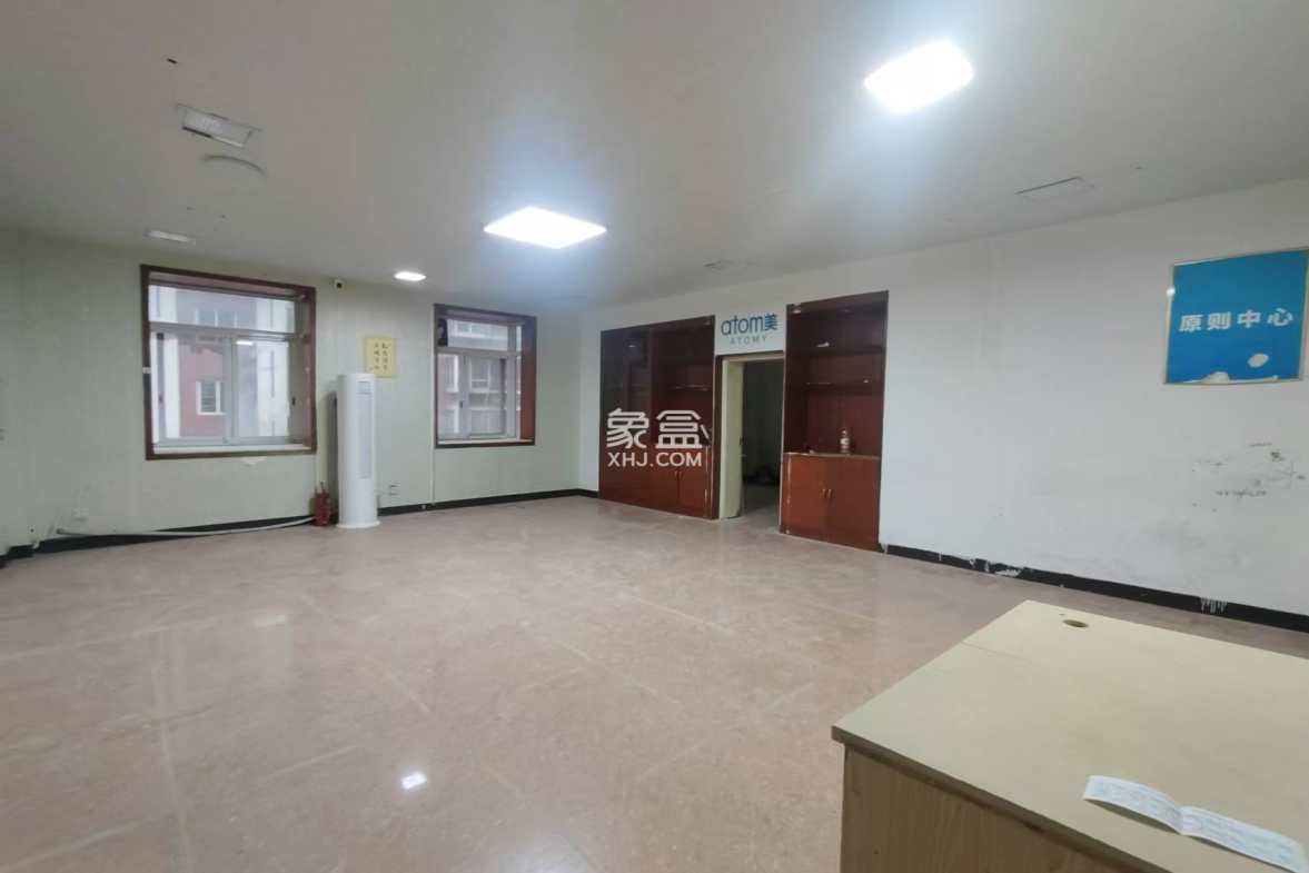 鸿铭中心  1室1厅1卫    3200.0元/月 鸿铭中心  1室1厅1卫    3200.0元/月室内图