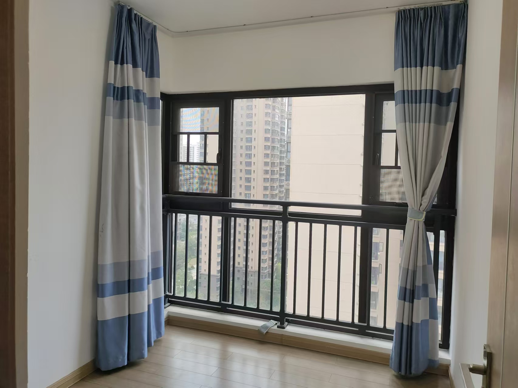 美的翰城  3室2厅1卫    1800.0元/月 美的翰城  3室2厅1卫    1800.0元/月室内图