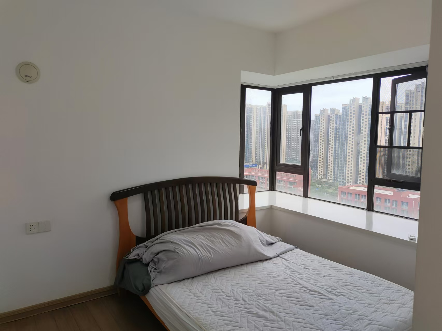 美的翰城  3室2厅1卫    1800.0元/月 美的翰城  3室2厅1卫    1800.0元/月室内图