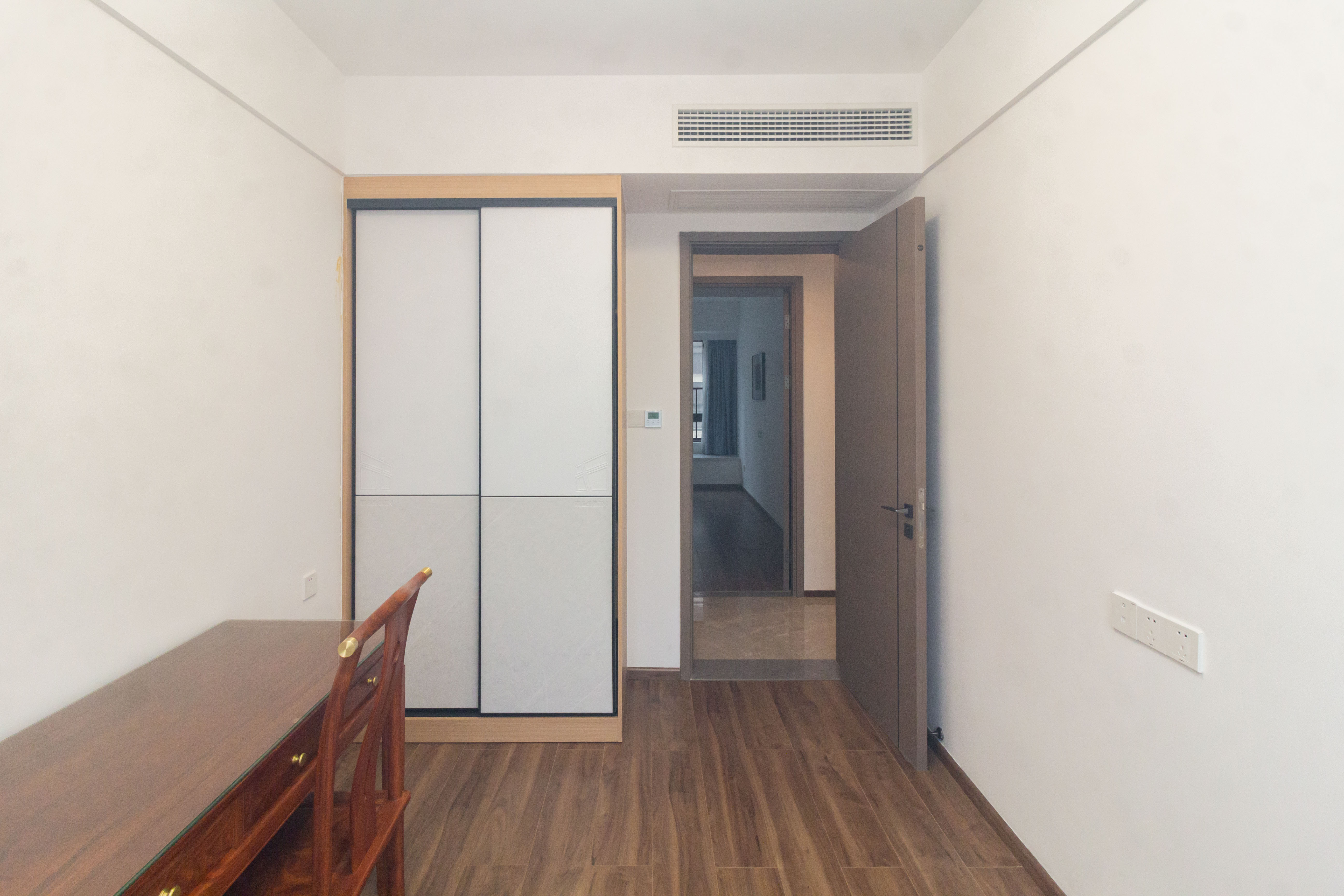 金茂建發(fā)觀悅  4室2廳2衛(wèi)    188.0萬(wàn)臥室