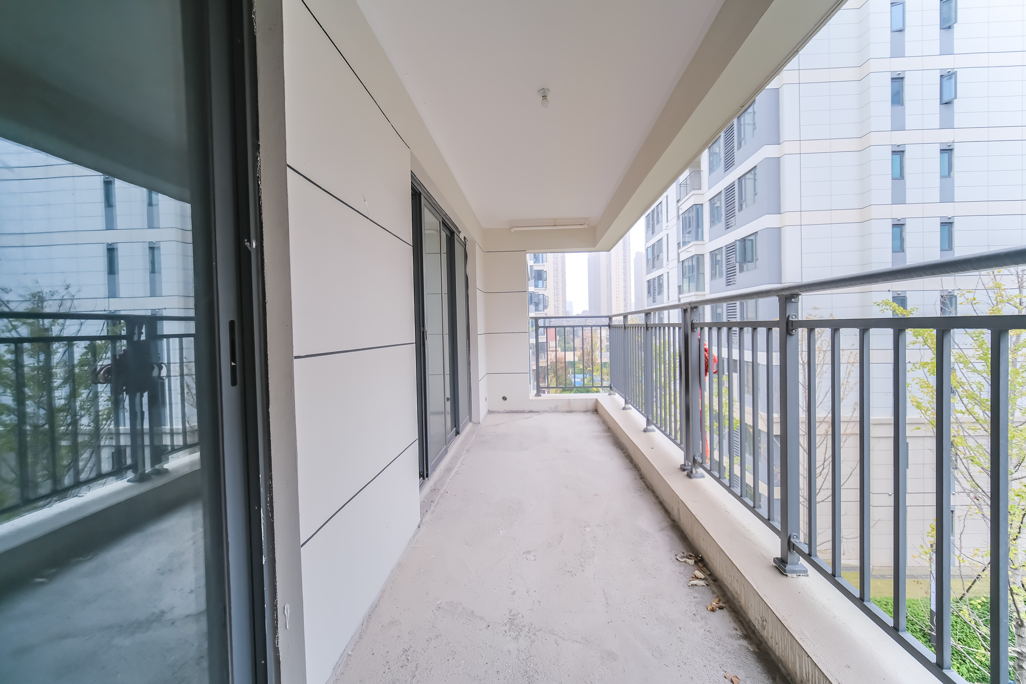 保利金香槟 4室2厅2卫 130.0万 保利金香槟 4室2厅2卫 130.0万阳台