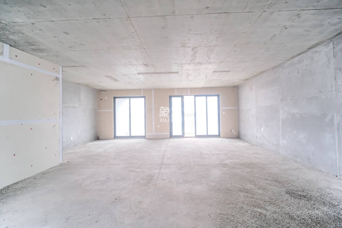 保利金香槟 4室2厅2卫 118.0万 保利金香槟 4室2厅2卫 118.0万客厅