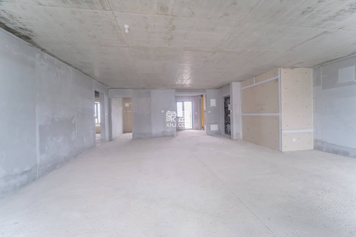 保利金香槟 4室2厅2卫 118.0万 保利金香槟 4室2厅2卫 118.0万客厅