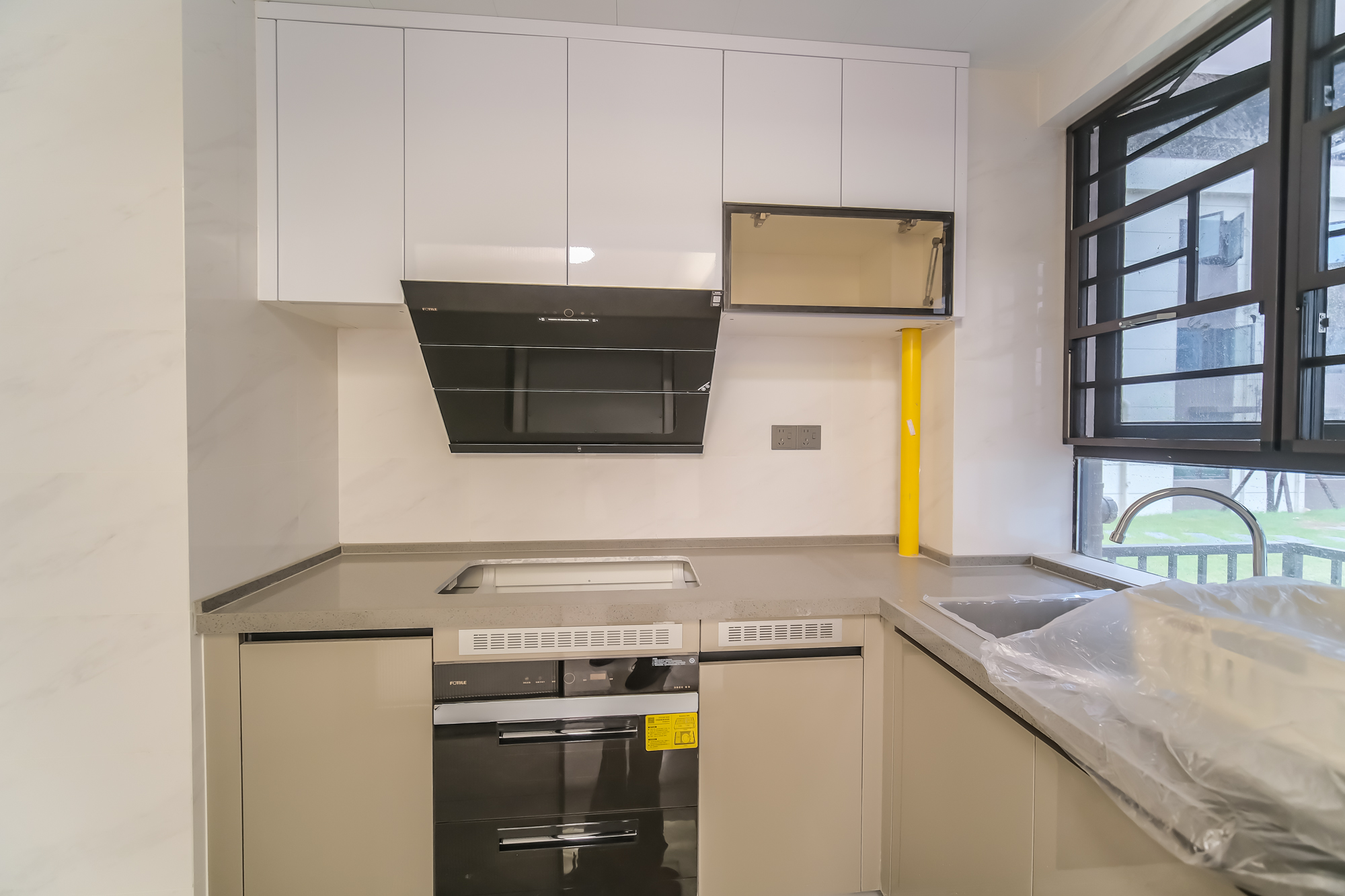 荣盛锦绣学府 3室2厅2卫 100.0万 荣盛锦绣学府 3室2厅2卫 100.0万厨房