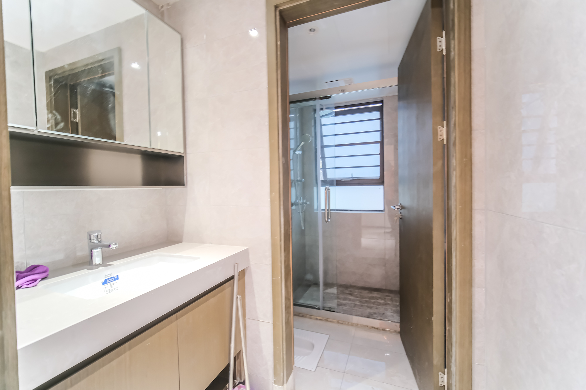 荣盛锦绣学府 3室2厅2卫 100.0万 荣盛锦绣学府 3室2厅2卫 100.0万卫生间