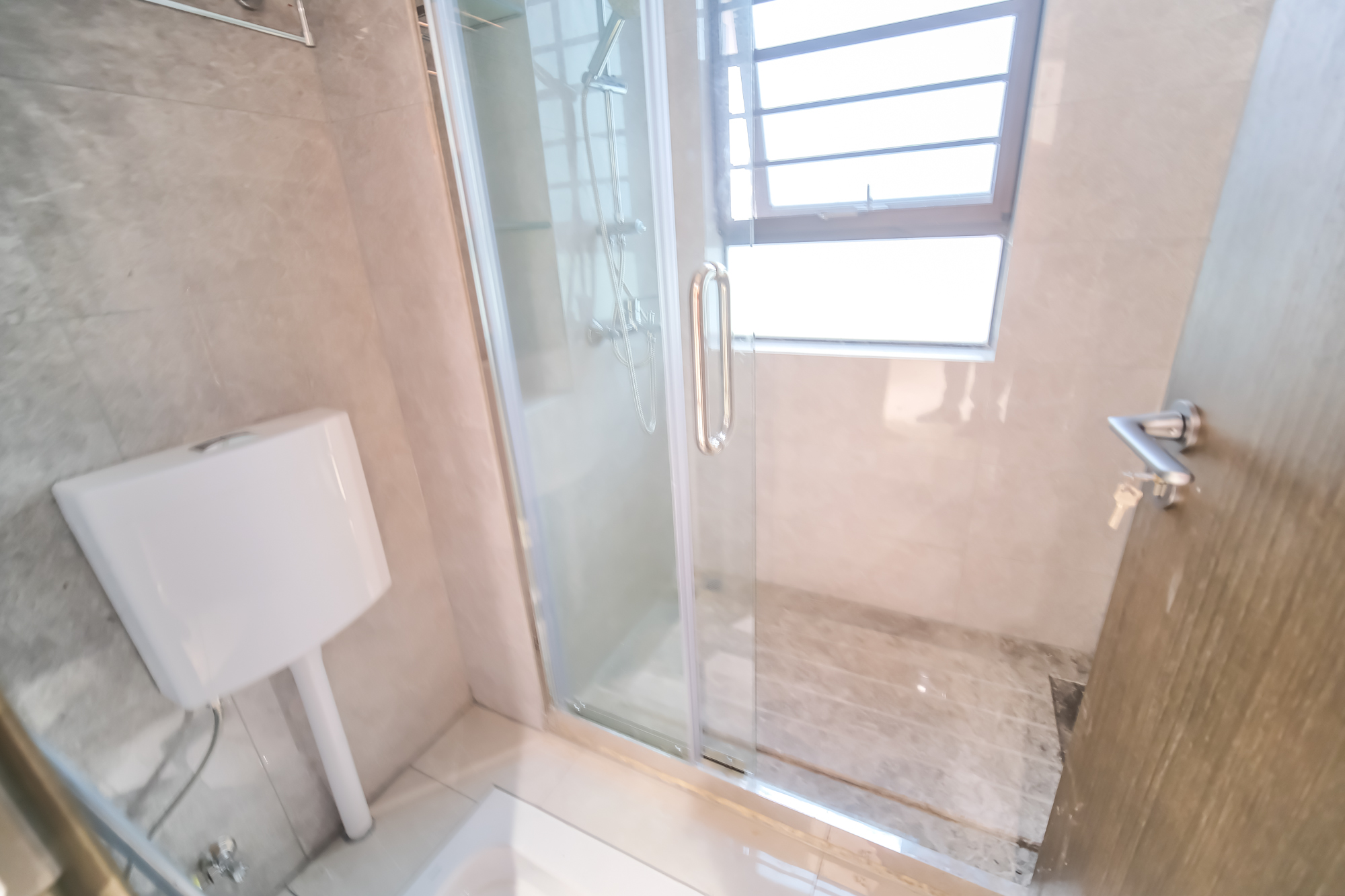 荣盛锦绣学府 3室2厅2卫 100.0万 荣盛锦绣学府 3室2厅2卫 100.0万卫生间