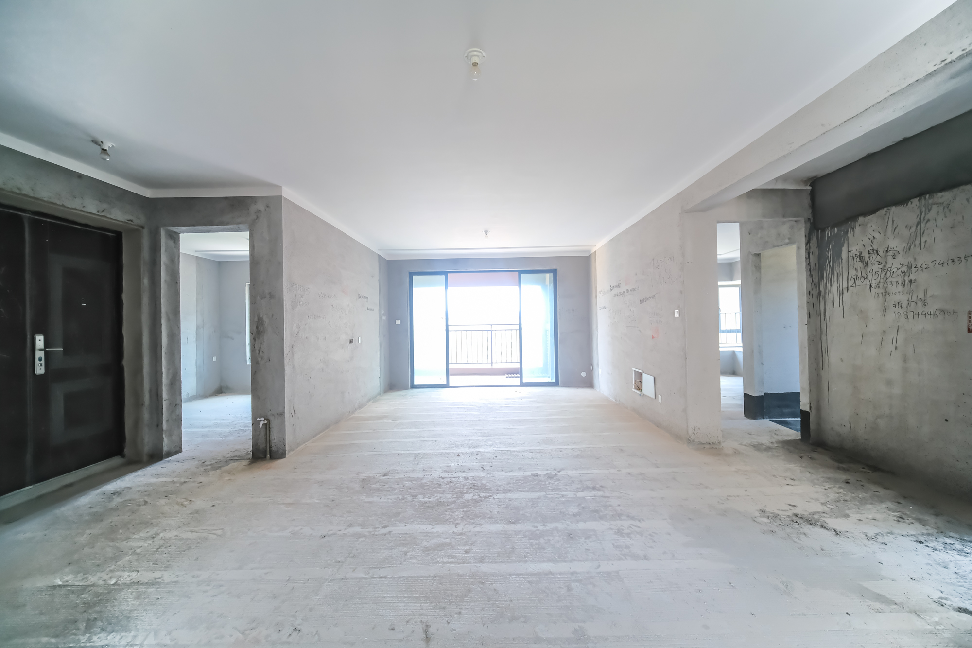 荣盛城 4室1厅2卫 110.0万 荣盛城 4室1厅2卫 110.0万客厅