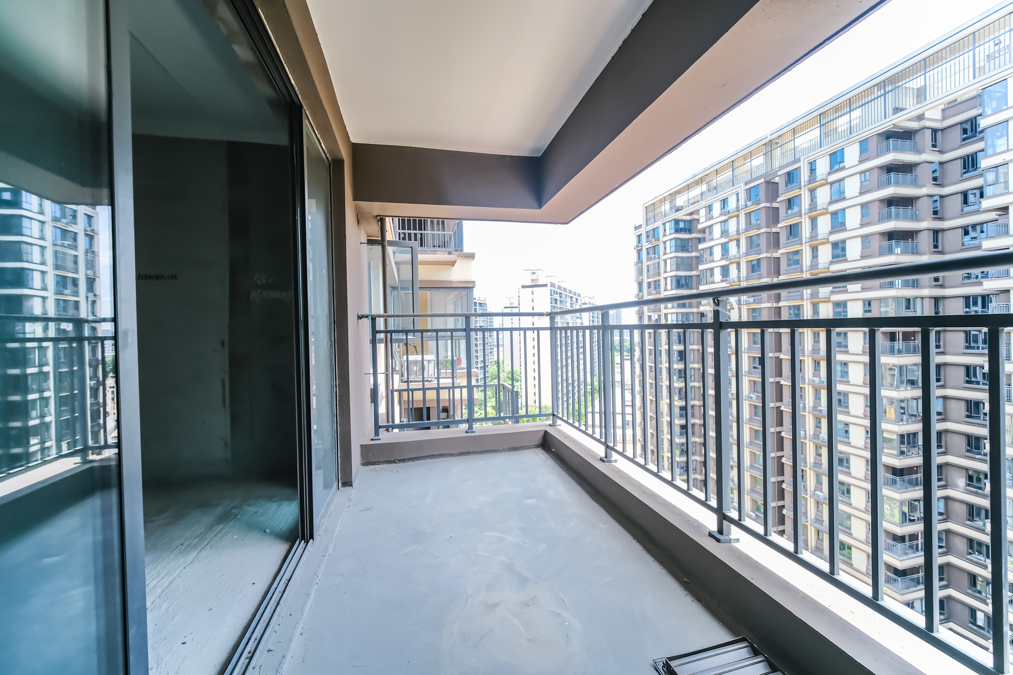 荣盛城 4室1厅2卫 110.0万 荣盛城 4室1厅2卫 110.0万阳台