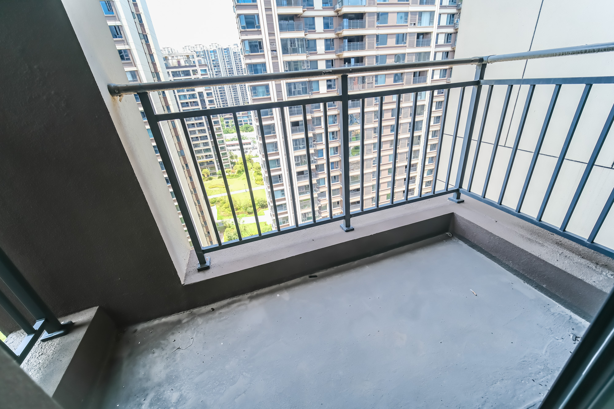 荣盛城 4室1厅2卫 110.0万 荣盛城 4室1厅2卫 110.0万阳台